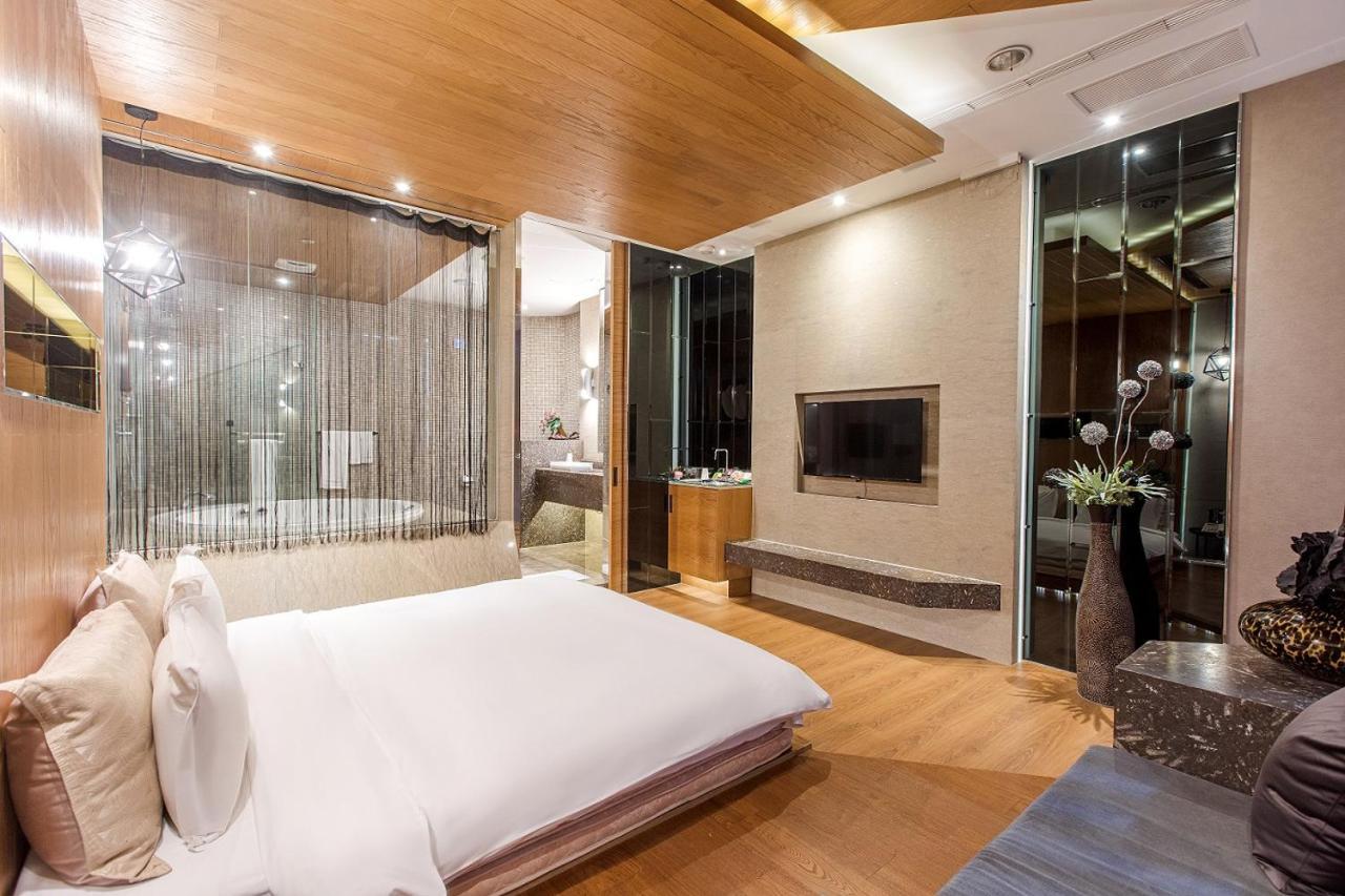 Motel Stars Taichung Exterior photo