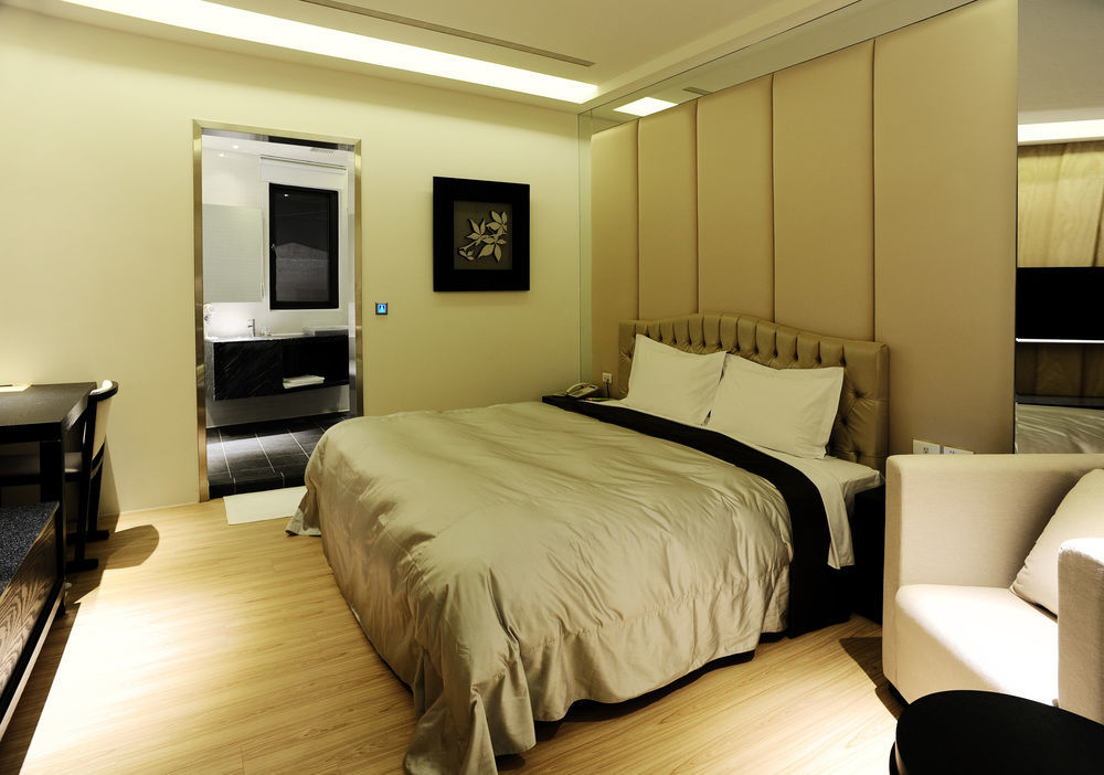 Motel Stars Taichung Exterior photo